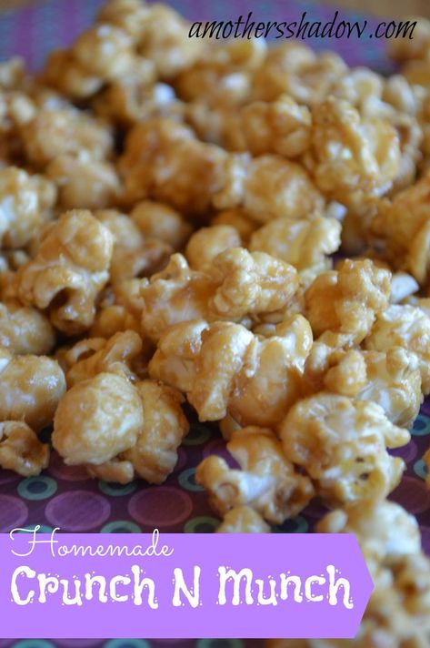 Copycat Homemade Crunch and Munch Popcorn Crunch And Munch Recipe, Crunch N Munch Recipe, Butter Toffee Popcorn Recipe, Popcorn Recipes Sweet, Popcorn Recipes Easy, Toffee Popcorn, Candy Popcorn, Snack Mix Recipes, Popcorn Recipes