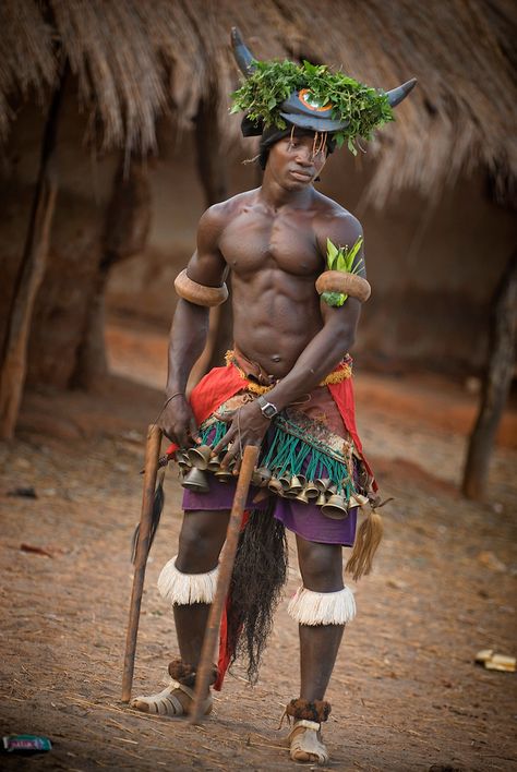 Warrior Dress, Traditional Dance, African People, African Countries, African Men, Africa Travel, Black Culture, West Africa, Guinea Bissau