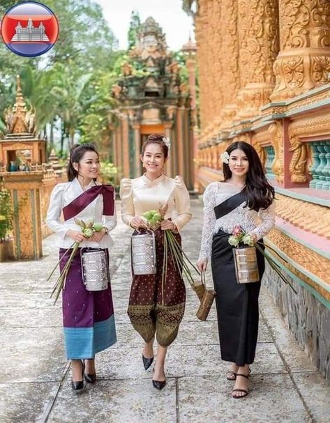 Cambodia Women, Thai Outfits, Khmer Clothes, Cambodian Clothes, Youtube Banner Design, Cute Animal Drawings Kawaii, Traditional Costume, Traditional Dress