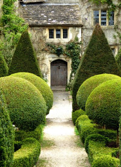 Content in a Cottage Boxwood Landscaping, Formal Garden Design, Country Garden Design, Boxwood Garden, Topiary Garden, Formal Garden, Topiary Trees, English Country Gardens, Formal Gardens