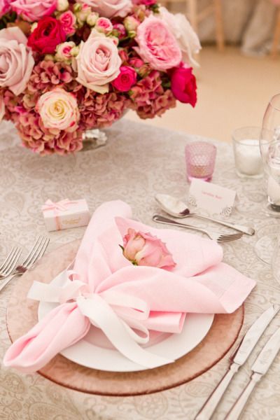 Gallery & Inspiration | Picture - 1055021 - Style Me Pretty Wedding Napkin Folding, Tafel Decor, Pink Napkins, Party Deco, Creative Wedding Ideas, Event Floral Design, Napkin Folding, Pretty Tables, England Wedding