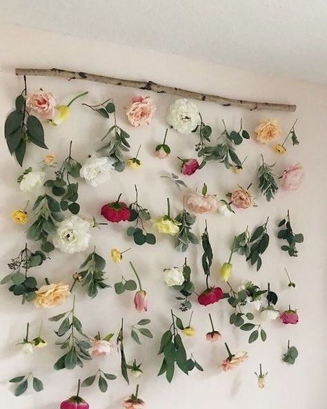 10 Ideas (@10ideass) • Instagram photos and videos Hanging Florals, Garland Nursery Decor, Nursery Floral, Garland Nursery, Flower Wall Hanging, Flower Mobile, Flower Wall Backdrop, Floral Swag, Hanging Flower Wall