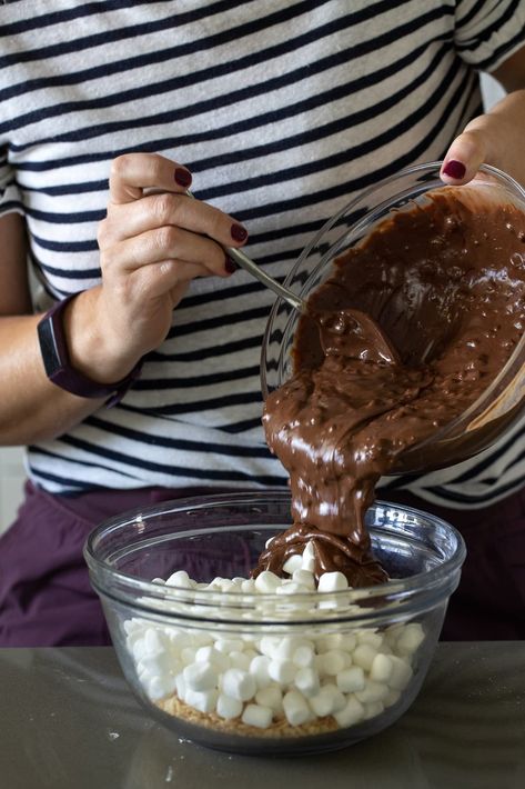 Simple Rocky Road Bars - No Bake Chocolate Treat Easy Rocky Road, Rocky Road Bars, Rocky Road Recipe, Peanut Butter Marshmallow, Recipes With Marshmallows, Chocolate Marshmallows, Chocolate Mix, Rocky Road, Chocolate Treats