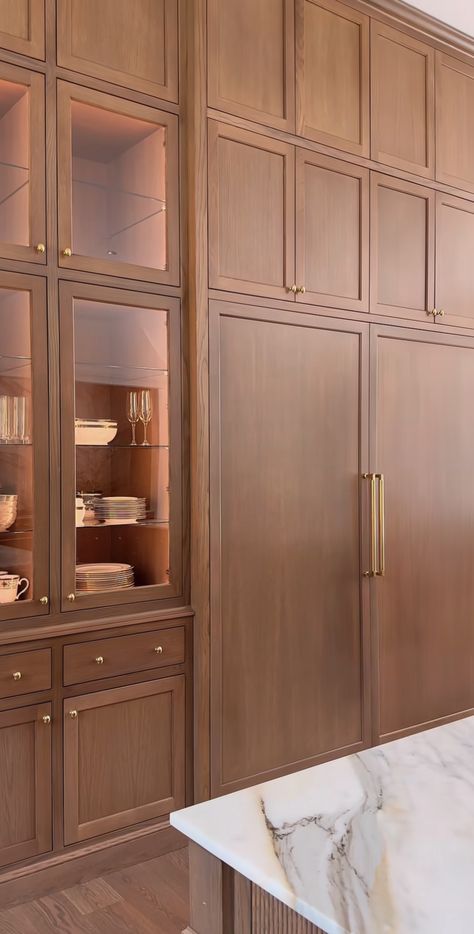 Full Height Kitchen Cabinets, Modern English Kitchen, Kitchen Dark Cabinets, Architectural Kitchen, Built In China Cabinet, Kitchen Design Gallery, Palm Springs Home, Eden Garden, Kitchen Showroom