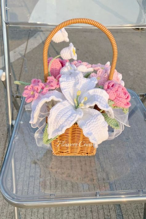 crochet flower basket Flower Basket Crochet, Trendy Crochet Projects, Crochet Valentine Patterns, Bouquet Crochet, Basket Crochet, Most Popular Flowers, Confection Au Crochet, Valentines Patterns, Crochet Bouquet