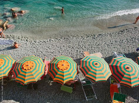 Sunshade umbrellas on a beach in the sun by Denni Van Huis #italy cinque terre Italy Beach Aesthetic, 30 Aesthetic, Mediterranean Aesthetic, Italy Vibes, Beach Frame, Italian Summer, Summer Feeling, Instagrammer, Summer Pictures