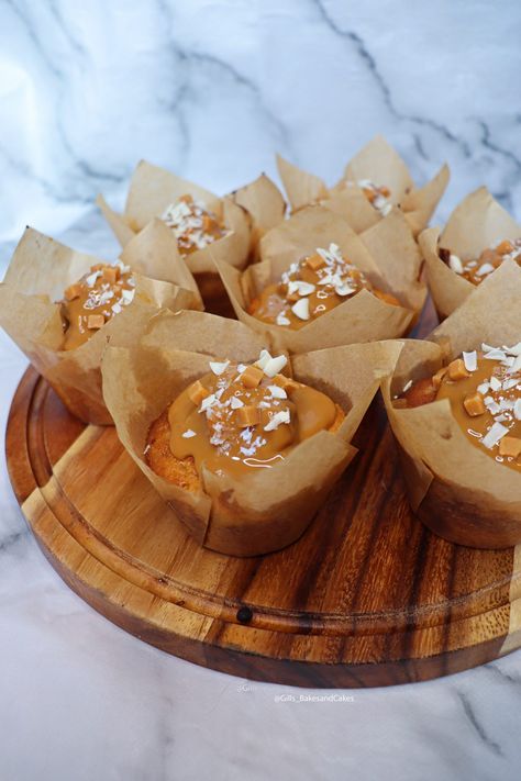 Salted Caramel & White Chocolate Muffins - Gills Bakes and Cakes Caramel Muffins Recipes, Salted Caramel Muffins, Gourmet Muffins, White Chocolate Chip Muffins, Caramel Muffins, Best Muffin Recipe, Ginger Muffins, Bakery Muffins, White Chocolate Muffins