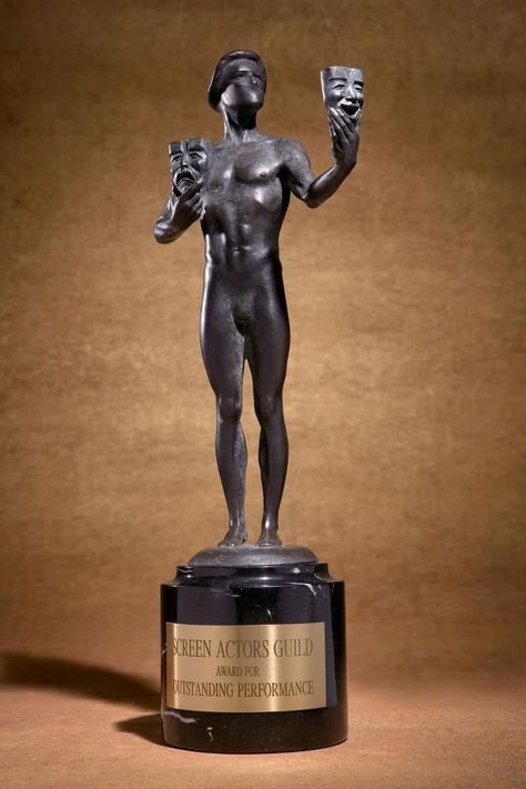 Screen Actors Guild Award Oscar Award Trophy, Concert Crowd, Award Display, Award Ideas, Oscar Award, Trophy Design, Awards Trophy, Sag Awards, Movie Awards