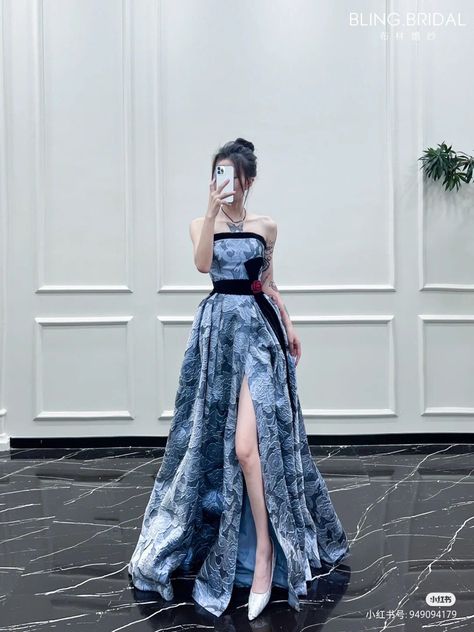 Korean Evening Dress, Asian Prom Dress, Eltz Castle, Chinese Fancy Dress, Met Gala Outfits, Gowns Dresses Elegant, Preformance Outfits, Stunning Prom Dresses, Stage Outfit