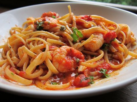 King prawn linguini in a tomato and caper sauce Prawn Linguine Recipe, King Prawn Linguine, Prawn Linguine, Spicy Spaghetti, Prawn Pasta, Scallop Pasta, Chilli Prawns, Prawn Dishes, Spicy Prawns