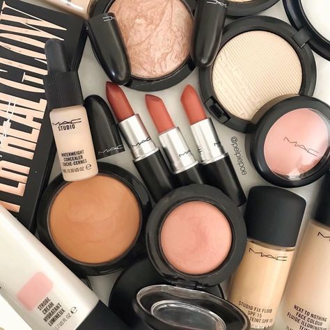 M·A·C Cosmetics Australia on Instagram: “Be quick! Free shipping plus a Fix + sample with all online orders ends tonight!💋 Regram @peipiepoe” Quotes Wise Words, Flatlay Makeup, Foundation Routine, Goals Life, Makeup Tutorial Foundation, Chic Makeup, Soft Glam Makeup, Face Makeup Brush, High End Makeup