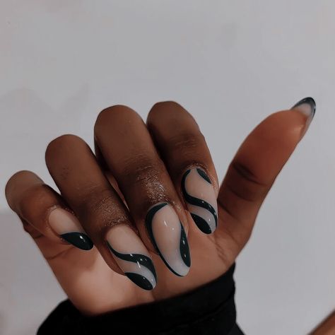 Nails Design White And Black, Simple Squiggle Nails, Wiggle Nail Art, Black Wavy Nails, Abstract Nail Ideas, Wavy Line Nails, Wavy Nail Designs, Wiggle Nails, Nails Squiggly Lines