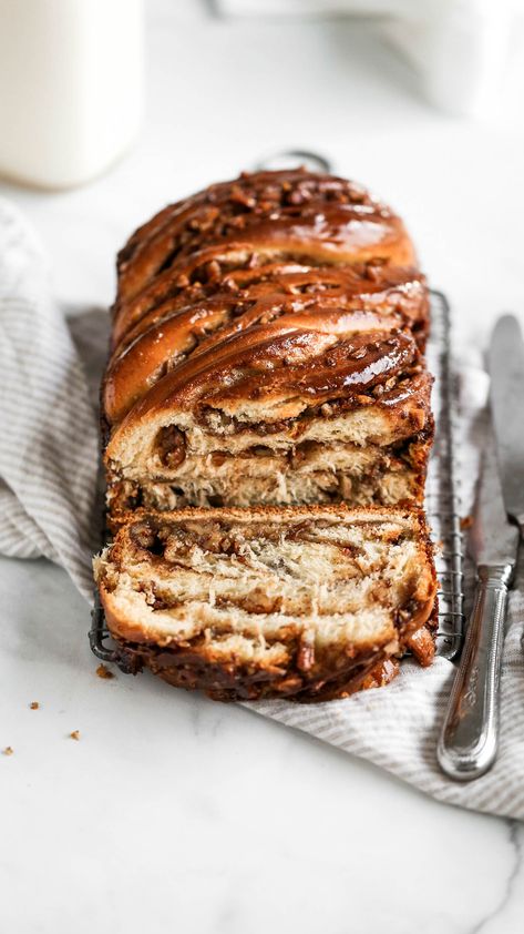 This babka recipe is filled with pecans, brown sugar, and cinnamon. It's the perfect Thanksgiving dessert recipe that everyone will love! #babka #thanksgiving #pecanpie #pecanbabka #butternutbakery Cinnamon Pecan Babka, Babka Filling Ideas, Pecan Babka, Marble Bread, Butternut Bakery, Best Pecan Pie, Babka Recipe, Thanksgiving Food Desserts, Perfect Thanksgiving