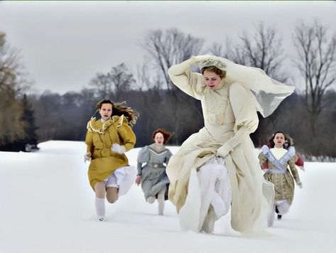 #Anne_with_an_e #Awae Anne With An E Wedding Scene, Anne With An E Stills, Anne With An E Winter, Anne With An E Christmas, Anne With An E Aesthetic, Amybeth Mcnulty, Kindred Spirit, Gilbert Blythe, Cute Laptop Wallpaper