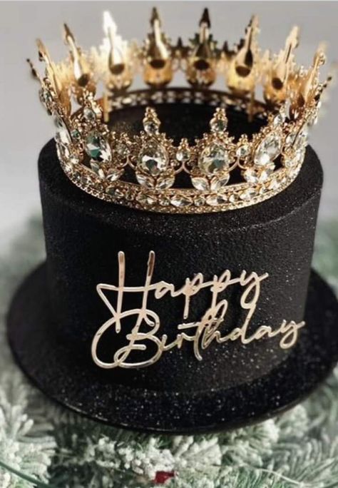 Sweet 16 Sneaker Ball Party Ideas, Crown Cake Ideas, Birthday Cake With Crown, 34th Birthday Cake, 32 Birthday Cake, 15 Birthday Cake, Crown Birthday Cake, Gothic Birthday Cakes, Birthday Cake Crown