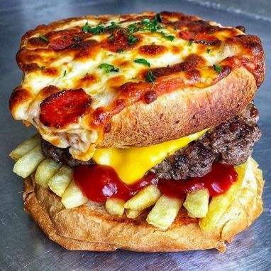 Trip To Los Angeles, Pizza Burger, Extreme Food, Slice Of Pizza, Food Babe, Man Food, Dinner Meals, Weird Food, Fair Food Recipes