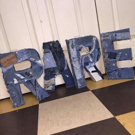 Denim Day Awareness Ideas, Denim And Gold Party, Denim And Diamonds Decorations Ideas, Blue Jeans And Country Dreams Fair Theme, Denim Decor Ideas, Denim Disco Party, Denim Room Decor, Denim And Diamonds Decorations, Denim Balloons