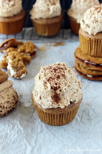 Brown Sugar Spice Cupcakes with Oatmeal Cream Pie Frosting | beyondfrosting.com Little Debbie Oatmeal Cream Pies, Vegetarian Cupcakes, Cream Pie Cupcakes, Oatmeal Cupcakes, Oatmeal Cream Pie, Beyond Frosting, Delicious Cupcakes Recipes, Brown Sugar Oatmeal, Pie Cupcakes