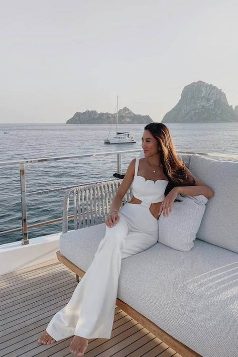 Yacht Trip Outfit, Sunset Cruise Outfit Summer, Sunset Boat Cruise Outfit, White Yacht Party Outfit, Boat Dinner Outfit, Cruise Party Outfit, Yacht Party Outfit Summer, Boat Party Outfit Summer Yachts, Yacht Outfit Women Classy