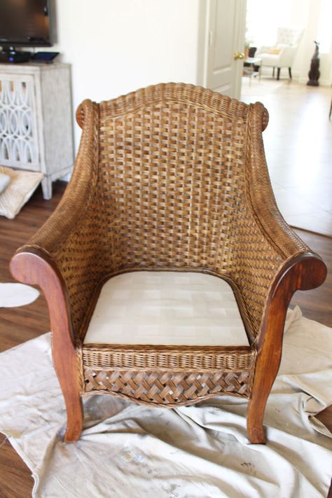 How To Bring An Old Wicker Chair Back To Life – Easy Tutorial How To Stain Wicker Furniture, Wicker Chairs In Living Room, Painted Wicker Chairs, Rattan Chair Makeover, Wicker Chair Makeover, Old Wicker Chairs, Seagrass Furniture, Porch Update, Vintage Wicker Chair