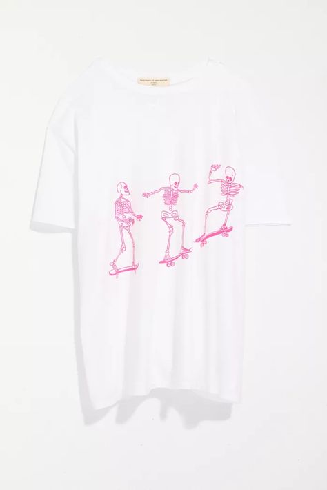 Graphic Tees for Women | Urban Outfitters Canada Skeleton Shirt, Christmas 2020, Tees For Women, Cute Tshirts, Cute Fits, Oversized Tee, Preppy Outfits, Dream Clothes, School Outfits