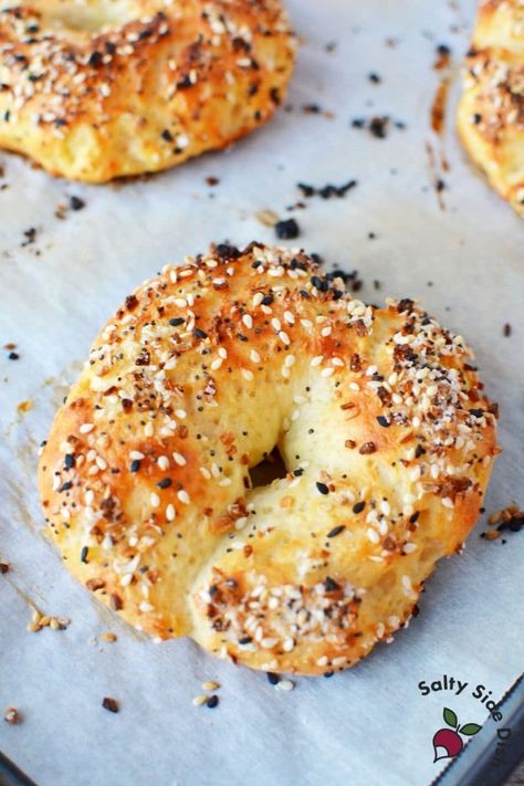 TikTok Bagel Recipe with 2 ingredients Gluten Free Bagel Recipe, Bagel Recipe Easy, Bagel Toppings, Gluten Free Bagels, Keto Bagels, Homemade Bagels, Bagel Recipe, Keto Fat, Protein Packed Breakfast