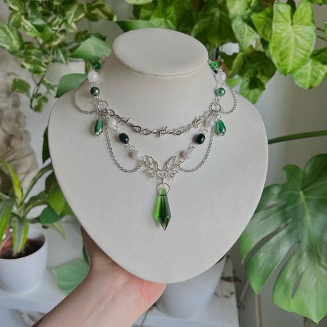 celina 🌙 on Instagram: “New order for Aleks 🤍💚🤍 #barbedwire #greennecklace #handmadenecklace #aesthetic #jewelry #schmuck #grunge #alt #alternative #necklace…” Cottage Core Jewelry, Cottagecore Earrings, Cottagecore Jewelry, Necklace Y2k, Bijoux Art Nouveau, Witch Necklace, Fairy Cottagecore, Diy Collier, Indie Jewelry