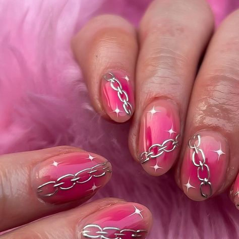 Chain Link Nail Art, Nail Chain Art, Nail Chain Design, Swirl Nail Art Designs, Nails With Chains, Chain Nail Art, Chain Nails, Cut Dog Nails, Bella Nails