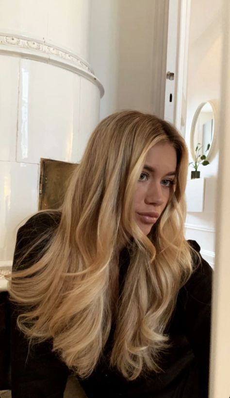 Hairstyles Casual, Blonde Hair Inspiration, Blonde Hair Looks, Blonde Hair With Highlights, Brown Blonde Hair, Casual Hairstyles, Long Blonde, Halloween Hair, Long Blonde Hair