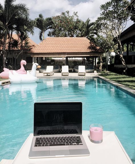 Working By The Pool, Workation Aesthetic, Working On The Beach, Digital Nomad Aesthetic, Location Independent Lifestyle, Social Media Management Business, Pool View, Office Pictures, Laptop Lifestyle