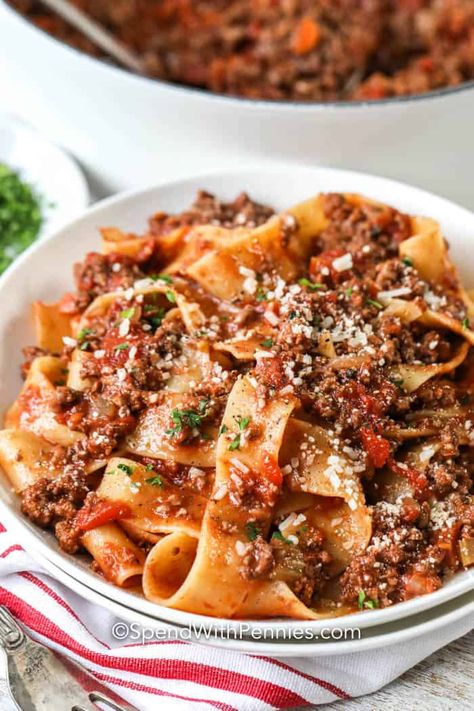 Bolganese Pasta, Italian Bolognese Sauce Authentic, Pappardelle Recipes, Classic Bolognese, Bolognese Sauce Authentic, Homemade Bolognese Sauce, Homemade Bolognese, Bolognese Sauce Recipe, Ragu Sauce