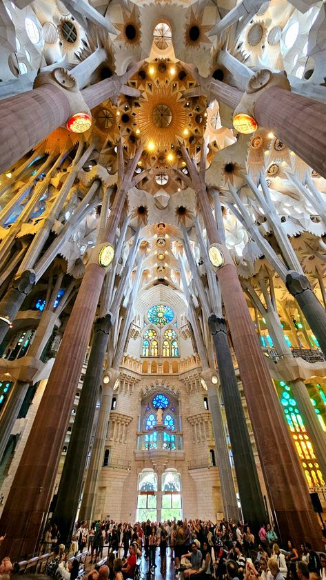 Gaudí architecture, Barcelona Barcelona Visit, Barcelona Vibes, Architecture Barcelona, Barcelona Museum, Barcelona Photography, Barcelona Aesthetic, Seine River Cruise, Gaudi Architecture, Barcelona Architecture