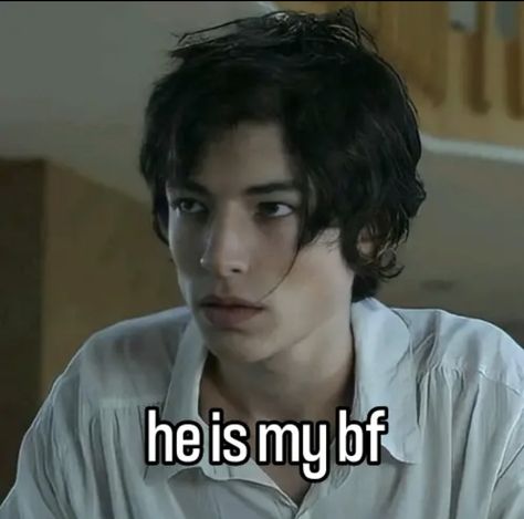 Ezra Miller Funny, Ezra Miller Girlfriend, Kevin Khatchadourian, Perks Of A Wallflower, Gothic Men, Ezra Miller, Emo Guys, Jacob Black, Attractive Guys