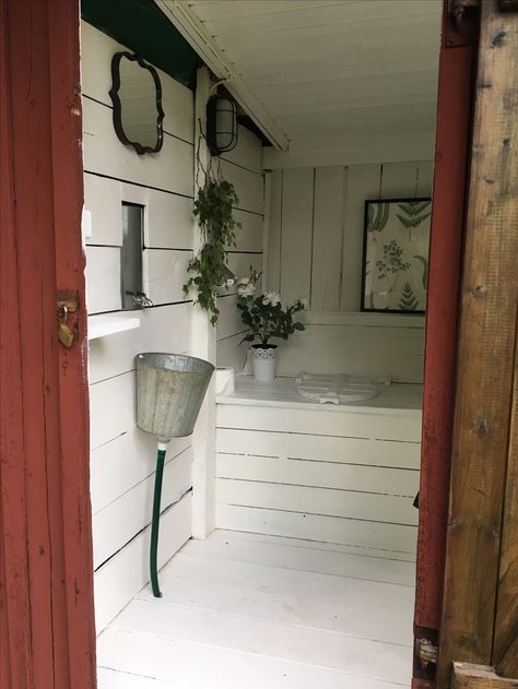 Cute Outhouse Interior, Fancy Outhouse, Outhouse Interior, Farm Bathroom Ideas, Outhouse Bathroom Ideas, Cute Outhouse, Outdoor Toilet Ideas, Outdoor Wc, Outdoor Toilet And Shower