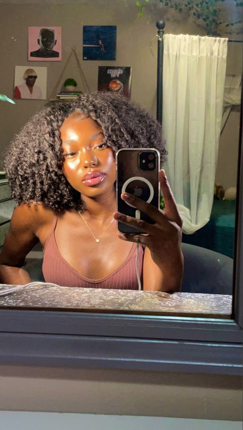 Pretty Dark Skin, Selfcare Skincare, Pelo Afro, Dark Skin Beauty, Natural Hair Styles Easy, Pretty Skin, Mirror Pic, A Mirror, My Skin