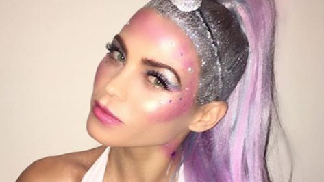 10 Halloween 2019 Makeup Ideas To Try That Are So Good, It's Scary Halloween Hairstyle, Mermaid Halloween Costumes, Cute Halloween Makeup, Halloween Makeup Pretty, Cool Halloween Makeup, Mermaid Halloween, Unicorn Makeup, Pretty Halloween, 2019 Makeup