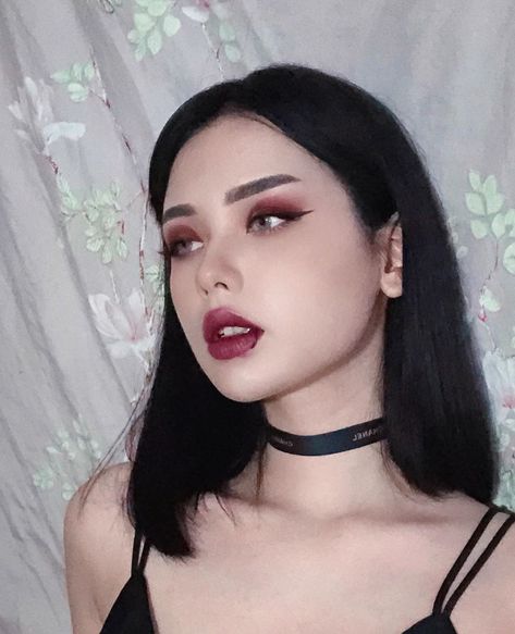 Asian Vampire Makeup, Badass Makeup, Halloween Couples Costumes, Goth Eye Makeup, Japan Makeup, Vampy Makeup, Asian Makeup Looks, Halloween Couples, Vampire Makeup