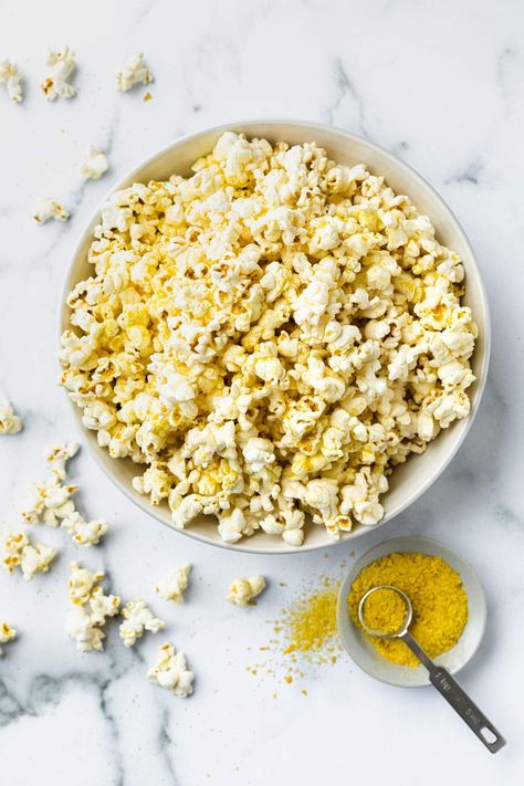 Add a new level of flavor to your homemade popcorn with some nutritional yeast. This simple, vegan ingredient lends a cheesy, buttery taste to your popcorn and enhances the already delicious experience of stovetop popcorn. Nutritional Yeast Popcorn, Simply Whisked, Salad With Tomatoes, Stovetop Popcorn, Simple Vinaigrette, Homemade Popcorn, Farro Salad, Juicy Tomatoes, Light Lunch