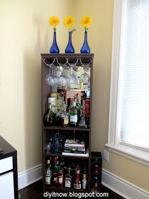 DIY it Now!: BOOK SHELF TURNED COCKTAIL BAR Wine Bar Decor Ideas, Grey And White Apartment, Corner Bars, Cart Coffee Bar, Bookshelf Bar, Make A Bar, Wine Bar Decor, Bar Decor Ideas, Coffee Bar Design