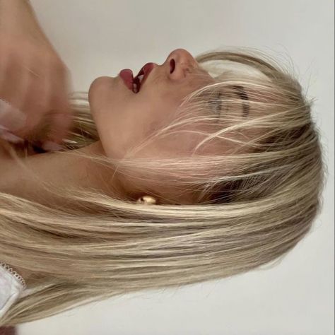 Blonde Hair With Bangs, Beachy Hair, Straight Blonde Hair, Bangs With Medium Hair, Dirty Blonde Hair, Hair Done, Blonde Hair Inspiration, Hair Stylies, Haircuts Straight Hair