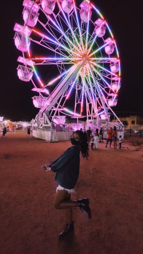 Instagram Fair Picture Ideas, Funfair Outfit Ideas, Fair Instagram Pictures, Fair Poses, Carnival Photo Shoots, Fair Pics, Hopi Hari, Fair Pictures, Wheel In The Sky