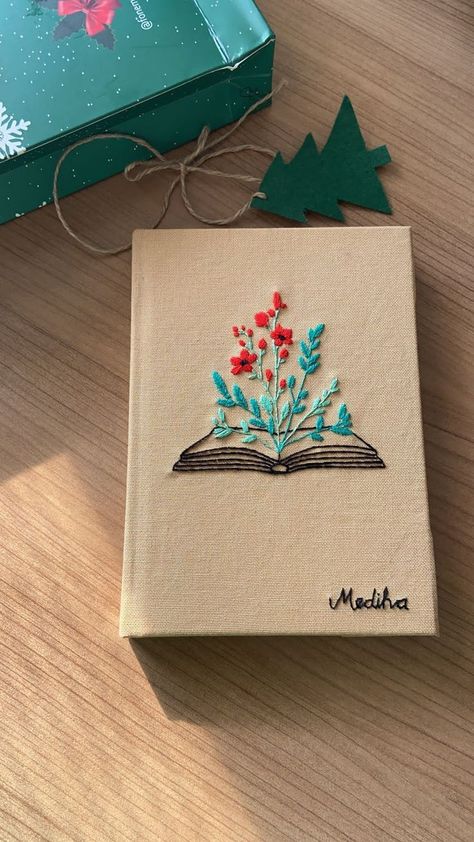 Diaries Cover Design, Embroidered Book Sleeve, Fabric Cover Book, Diy Diary Cover Ideas Creative, Embroidery Bible Cover, Notebook Cover Design Creative Handmade, Embroidered Bible Cover, Note Book Ideas Cover, Bible Covers Diy