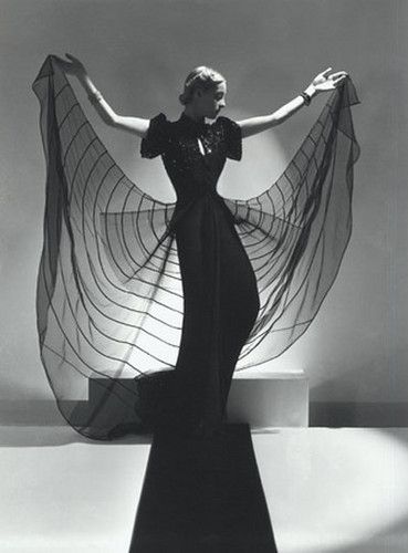 Horst P. Horst, Vogue, 1947. Spider Dress, Horst P Horst, Flapper Girls, Glamour Vintage, Look Retro, Vintage Fashion Photography, Gothic Steampunk, 1930s Fashion, Long Black Dress