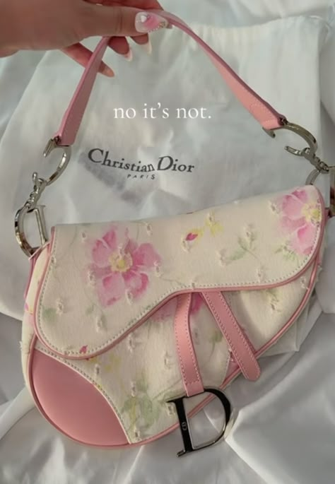 Dior Floral, My Style Bags, Shopping Shoes, Luxury Bags Collection, Handbag Essentials, Girly Bags, Zico, Jewelry Accessories Ideas, Luxury Purses