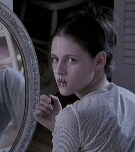 Selective Mutism Aesthetic, Speak 2004 Aesthetic, Speak Movie Aesthetic, Melinda Sordino, Speak Movie, Speak 2004, Kristen Stewart Movies, Female Hysteria, Girl Film