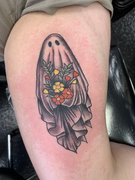 Halloween, ghost holding flowers, tattoos, shading, traditional color Tattoos Shading, Ghost Holding Flowers, Ghost With Flowers, Ghost Tattoo, Fusion Ink, Bff Tattoos, Spooky Tattoos, Halloween Tattoo, Cute Tiny Tattoos