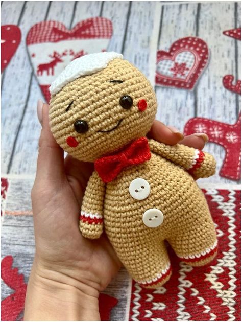 Amigurumi LOVE | Easy Gingerbread Man for Chirstmas Mini Gingerbread Crochet Pattern, Easy Crochet Gingerbread Man, Amigurumi Gingerbread Man Free Crochet, Crochet Gingerbread Man Ornament, Crochet Gingerbread Man Plush, Gingerbread Man, Gingerbread, Amigurumi, Crochet Patterns