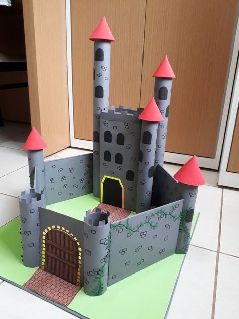 Castle Projects For School, Castle Crafts For Kids, Kingdom Vbs Crafts, Castle Art Projects, Paper Castle, Castle Crafts, Castle Project, Kids Castle, Cardboard Castle