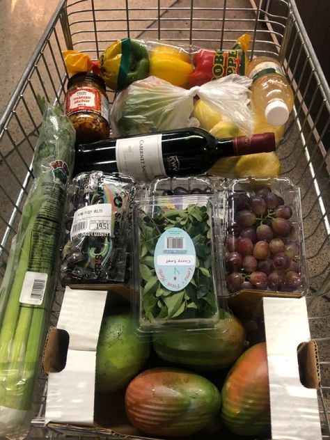 Healthy Groceries, Think Food, Healthy Girl, Healthy Lifestyle Inspiration, Green Juice, Grocery Shop, Pretty Food, Grocery Shopping, Aesthetic Food