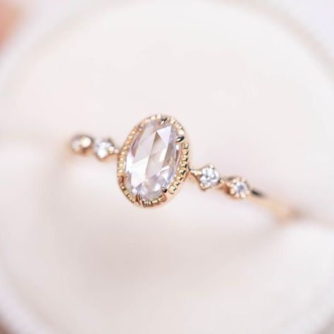 Sweet Birthday, Look Retro, Morganite Engagement, Morganite Engagement Ring, Classic Engagement Rings, Platinum Engagement Rings, Vintage Engagement, Rose Cut Diamond, Gold Engagement Rings